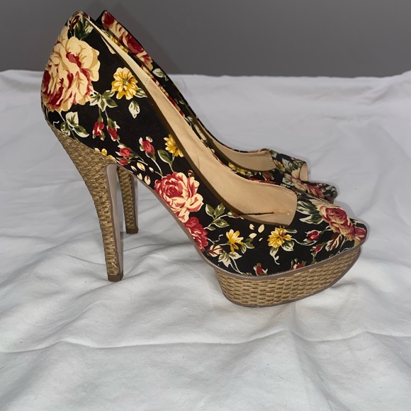 Never Worn! Floral Platform Heels! Size 8.5 - Picture 2 of 7